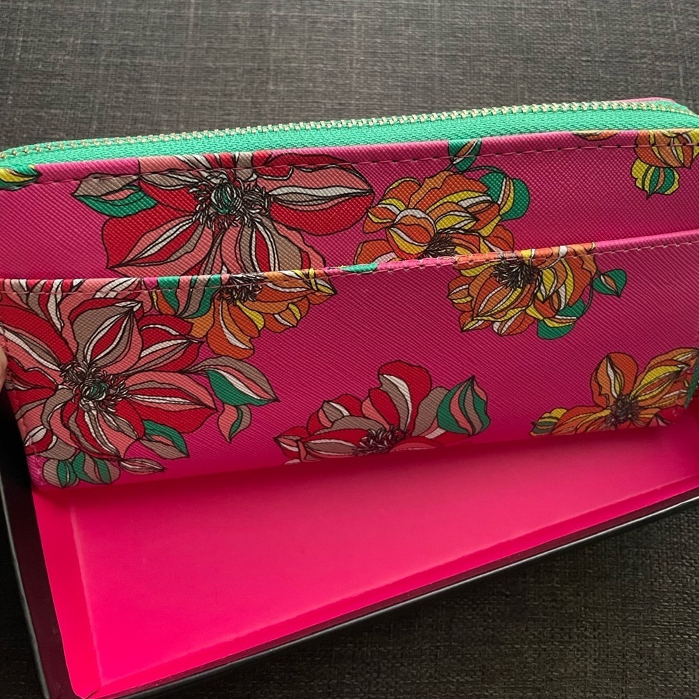 Trina Turk Pink Floral Wallet, floral wallet, pink wallet,women’s wallet . - Picture 4 of 14
